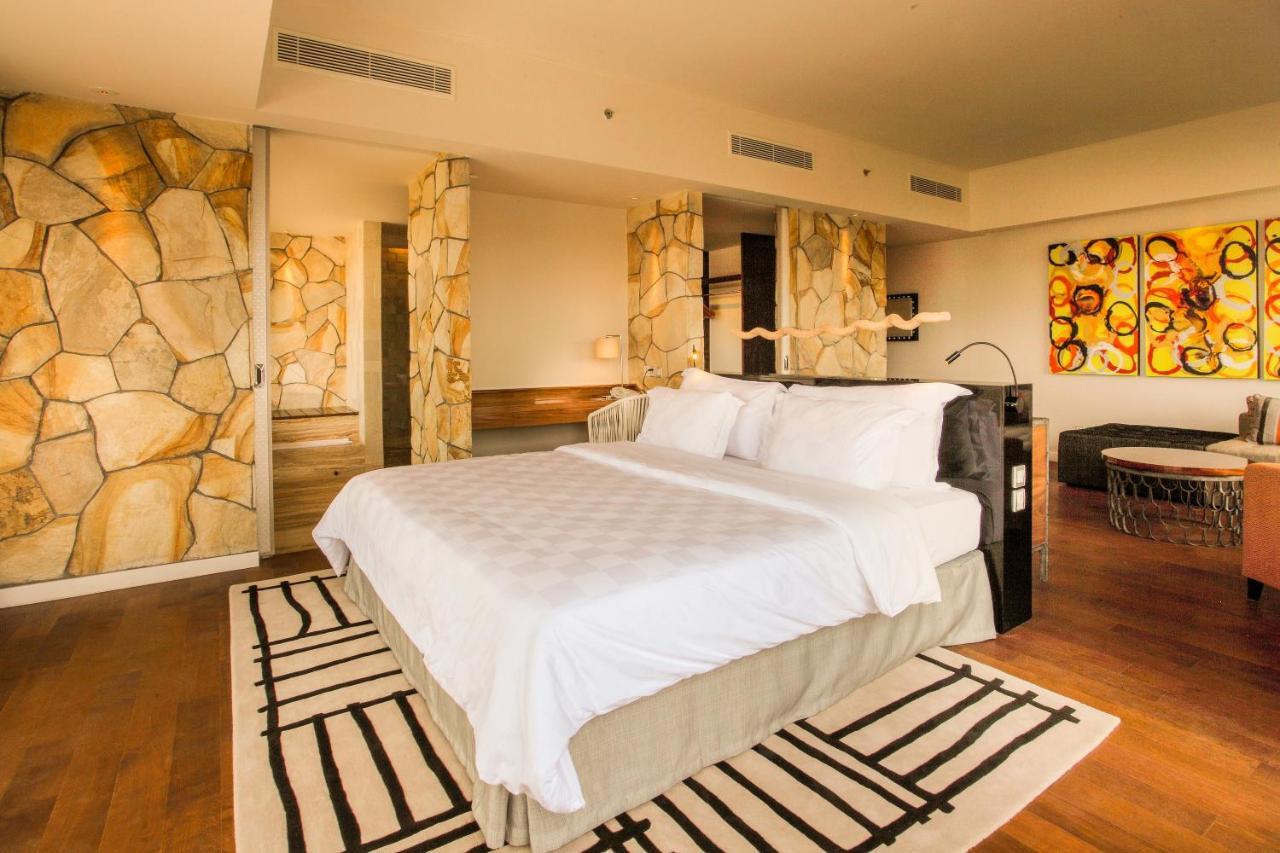 Ts Suites Seminyak  Ngoại thất bức ảnh A bedroom at the hotel