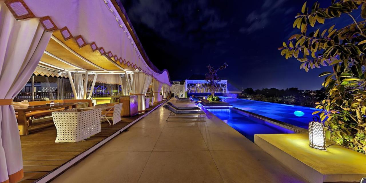 Ts Suites Seminyak  Ngoại thất bức ảnh The pool at the rooftop bar
